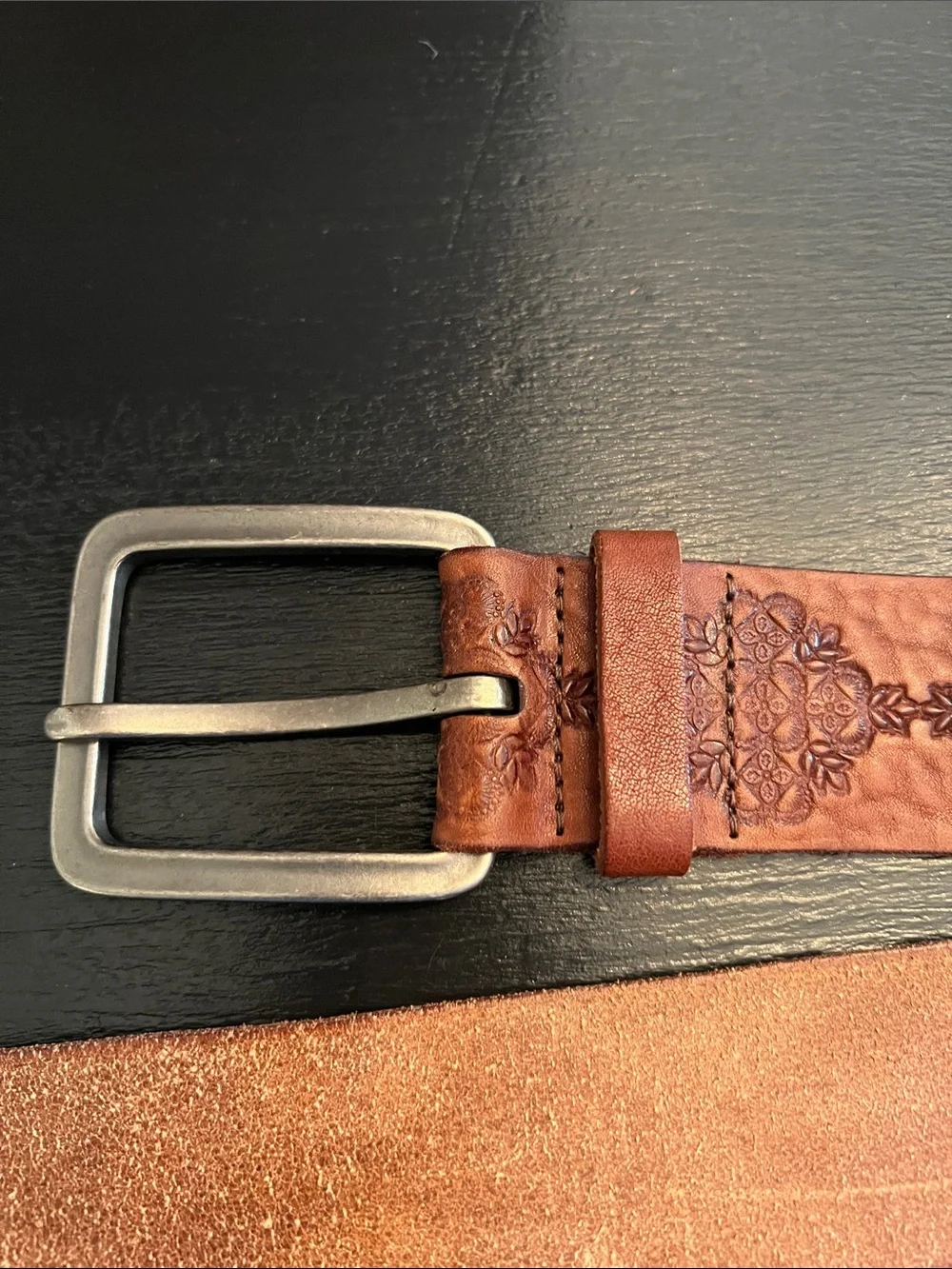 American Eagle Outfitters look brown belt